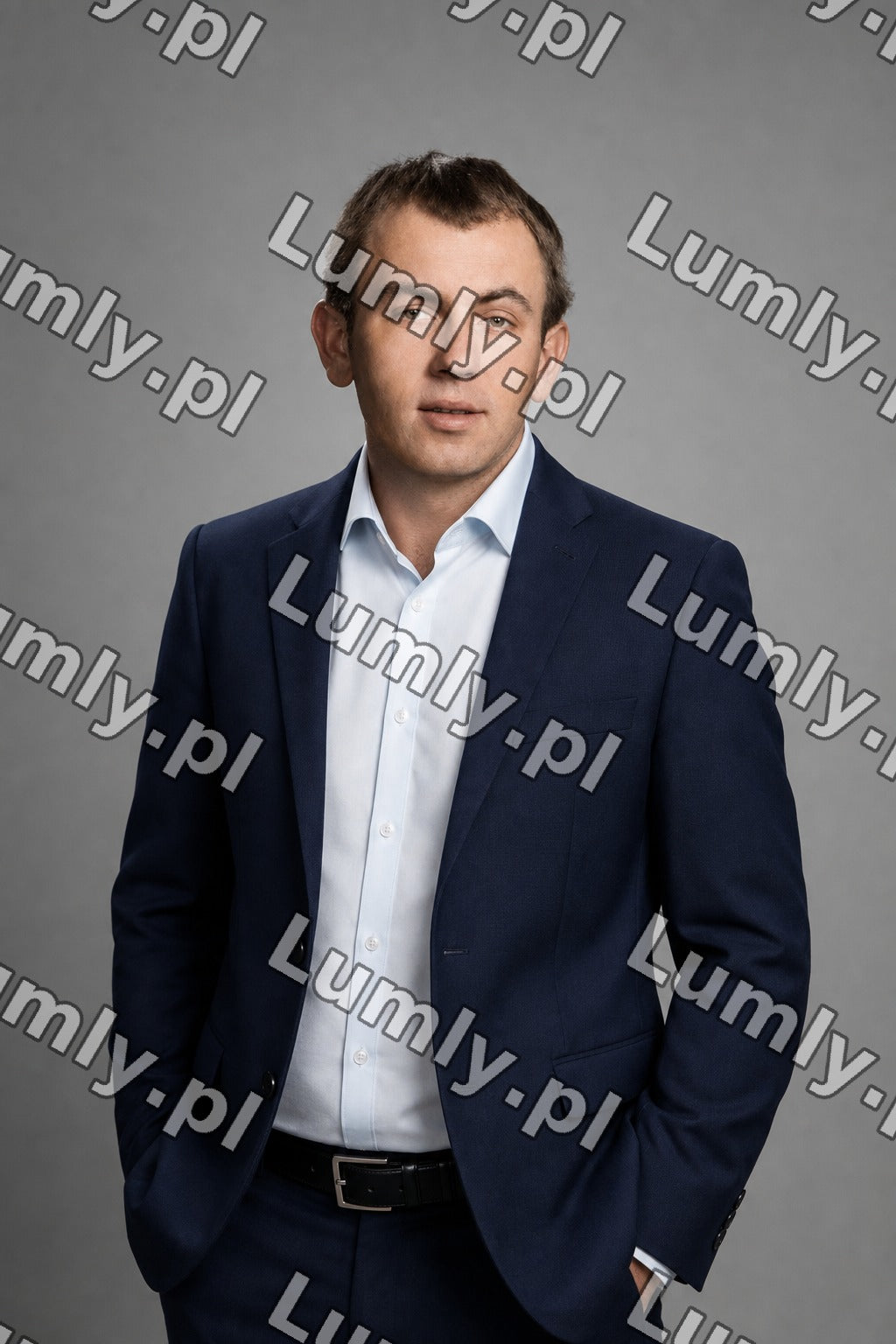 AI linkedin-headshot for Generatorz - 28907820